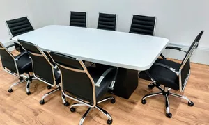שולחן ישיבות אובלי קנט מעובה רגלי קופסא